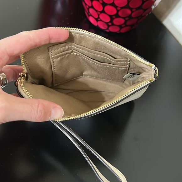 EUC Coach White and Pink Star Wristlet - Picture 8 of 12